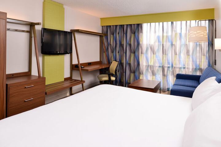 Room 33 of 51