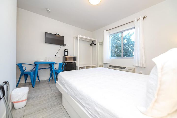 Room 34 of 40