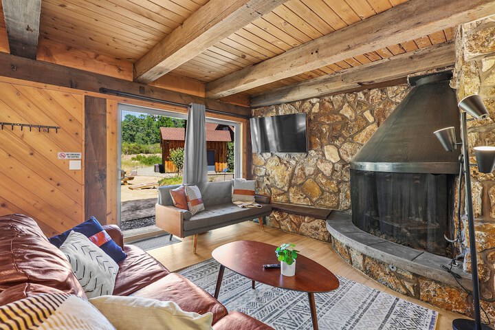 Basecamp Lodge