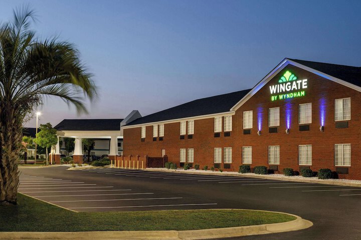 Hotel 2 of 75