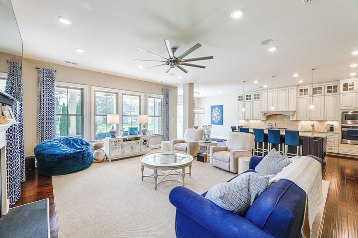 Furnished Outdoor Space: Family Home in Ocean View