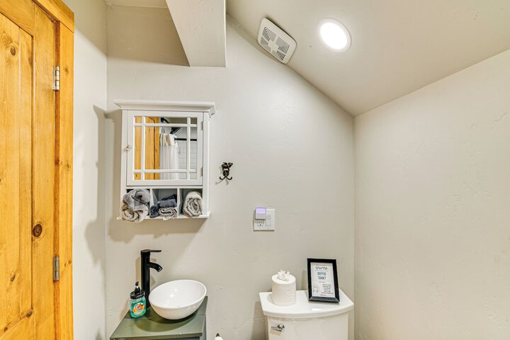 Graeagle Vacation Rental Cabin w / Game Room!