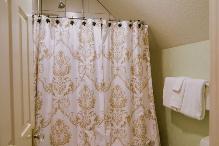 Room 41 of 144