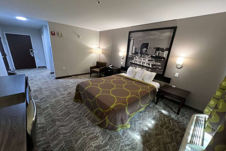 Super 8 by Wyndham Lake Charles / Sulphur