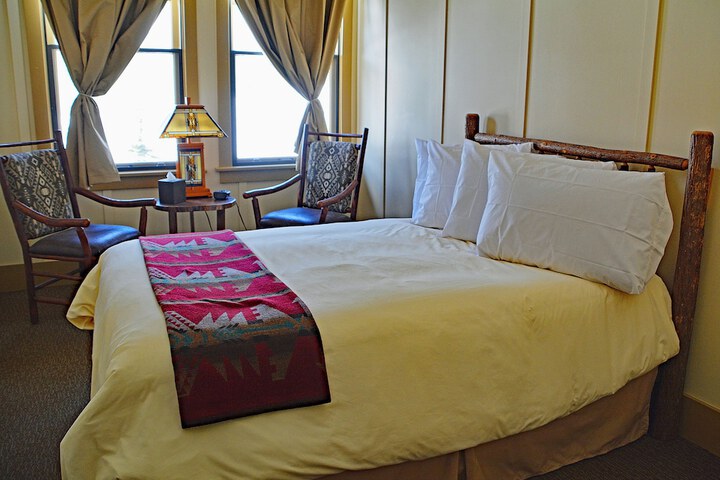 Paradise Inn