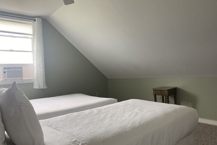 Room 251 of 294