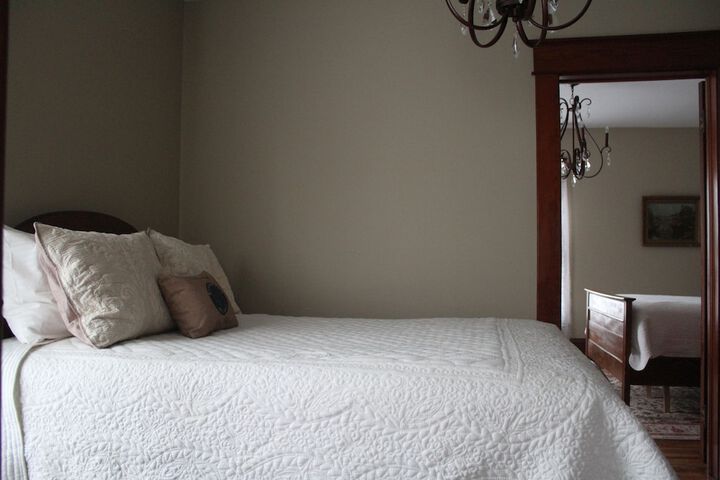 Room 34 of 121