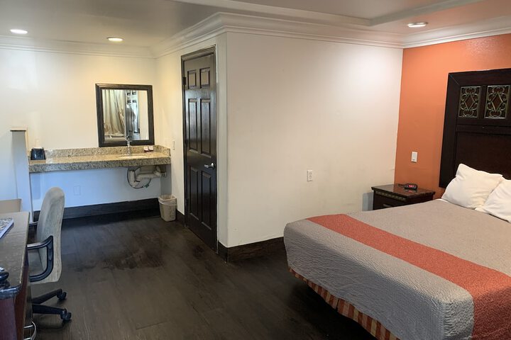 Room 16 of 35