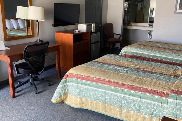 Redbud Inn
