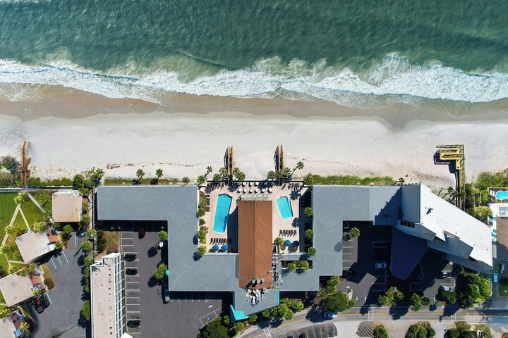 The Oceanfront Litchfield Inn