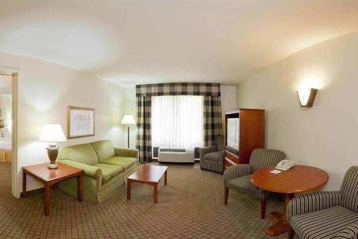 Holiday Inn Express & Suites Flowood by IHG