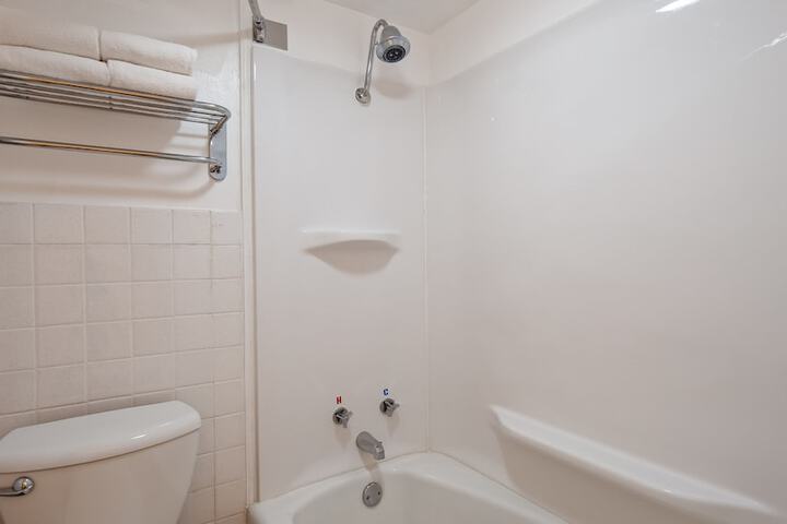 Sturgis Lodge & Suites Travelodge by Wyndham