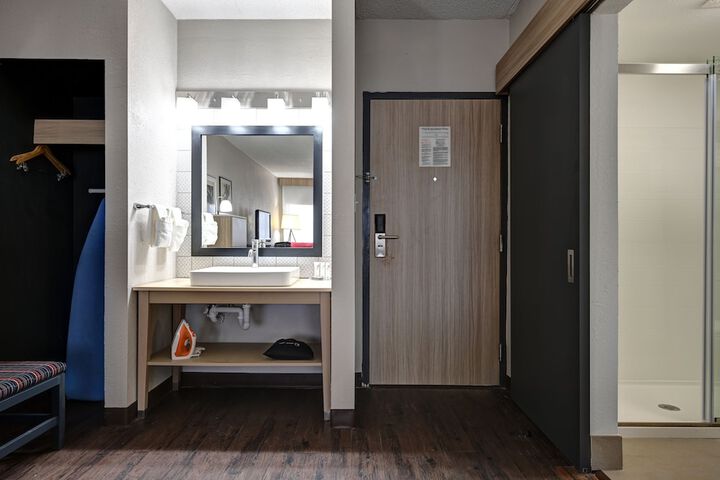 Country Inn & Suites by Radisson Pierre, SD