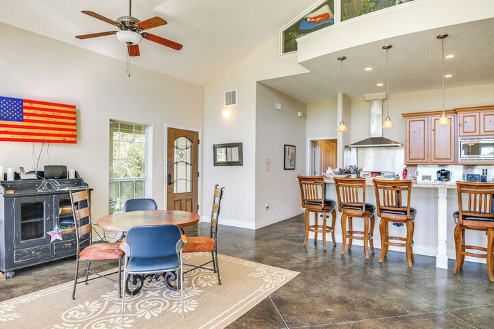 Franklin Home w / Water Views: Outdoor Dining Area!