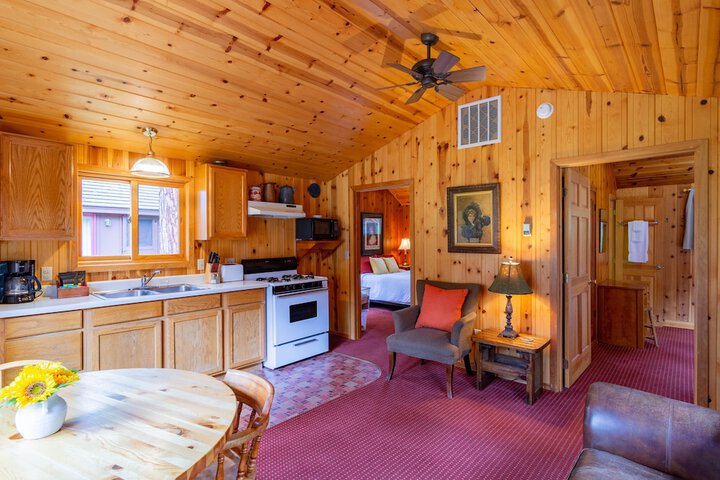 Lake Creek Lodge