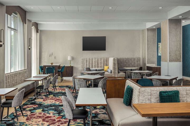 Breakfast/Coffee Service 30 of 35