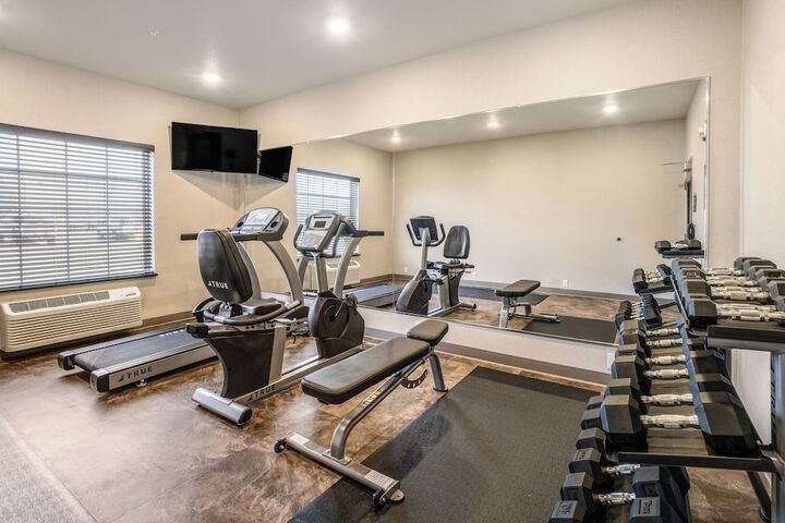 Cobblestone Hotel & Suites - Newport