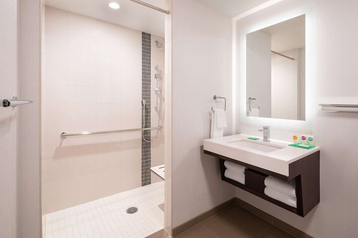 Room 15 of 25