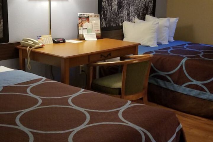 Room 9 of 32