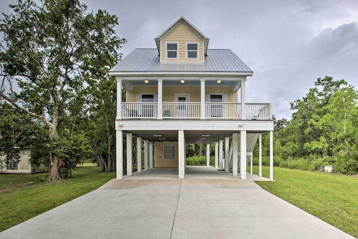 Modern Waveland Home w / Deck Walk to Beach!