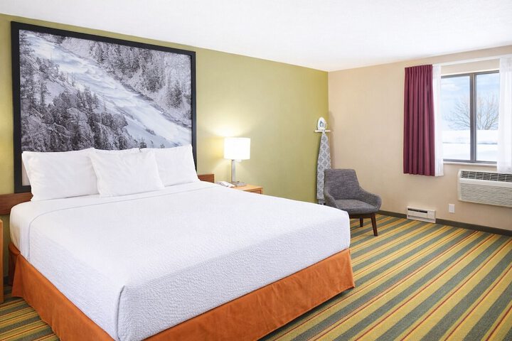 Super 8 by Wyndham Antigo