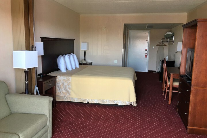 Room 27 of 33