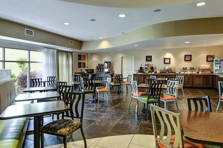 Comfort Suites near Hot Springs Park