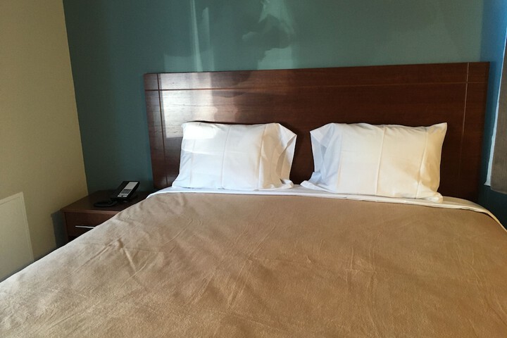 Room 8 of 9