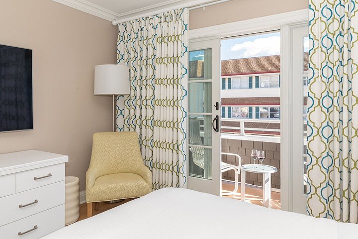 Room 27 of 110