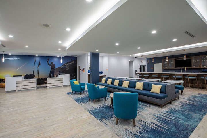 La Quinta Inn & Suites by Wyndham Round Rock near Kalahari