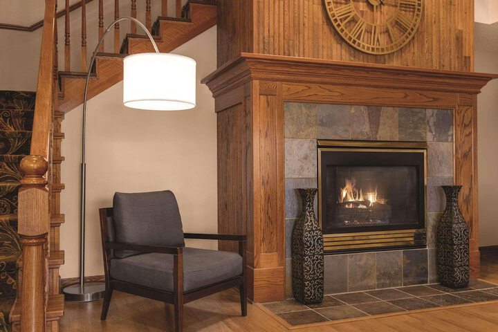 Country Inn & Suites by Radisson Forest Lake, MN