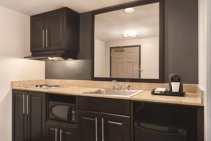 Country Inn & Suites by Radisson Raleigh-Durham Airport, NC