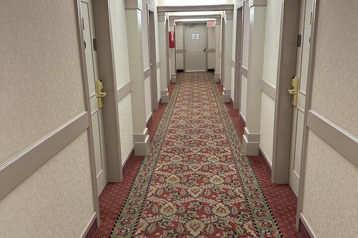 Ballroom/Hall 91 of 96