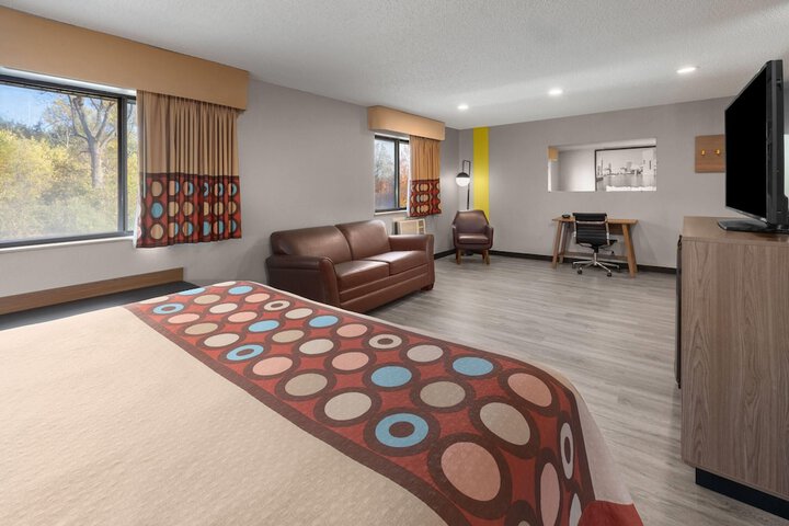 Super 8 by Wyndham Kent / Akron Area