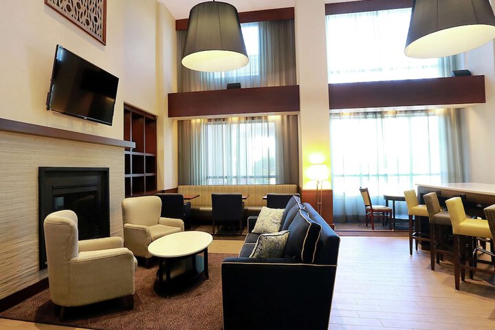 Hampton Inn & Suites by Hilton Laval