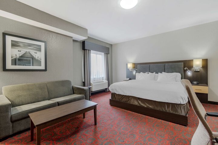 Room 33 of 46