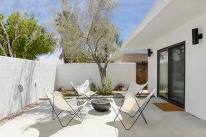3Br 2BA Modern Luxury House by RedAwning