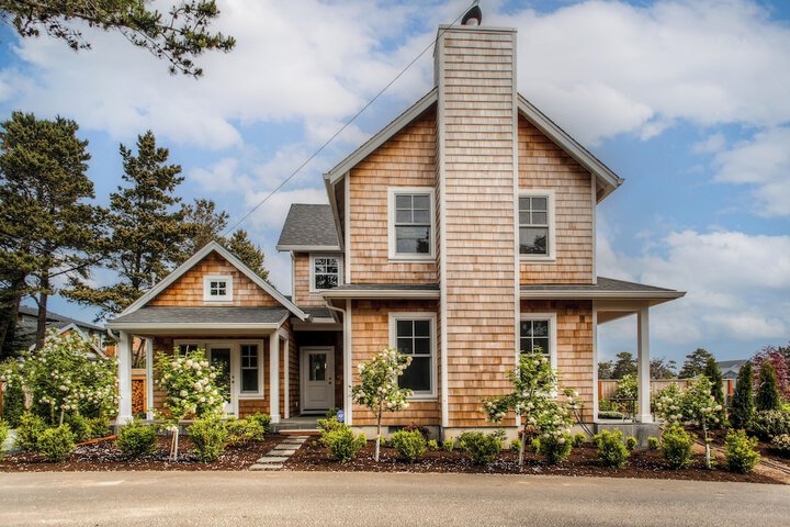 Modern Gearhart Getaway Walk to Beach & Downtown!
