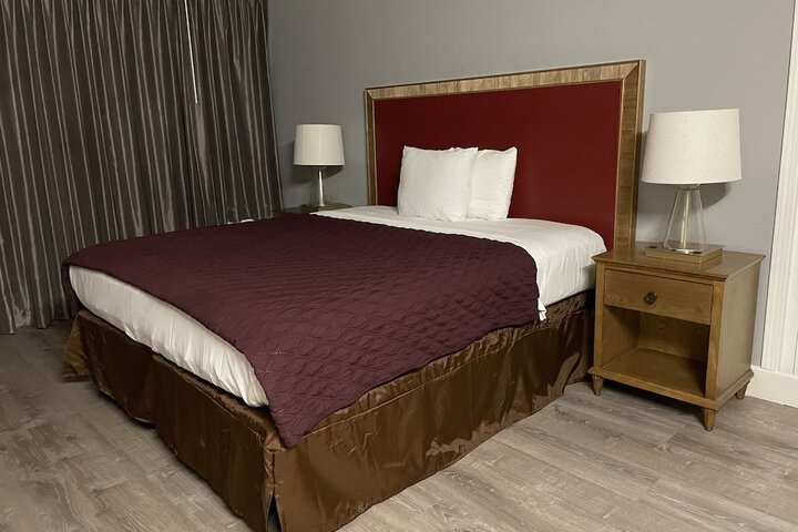 Room 9 of 16