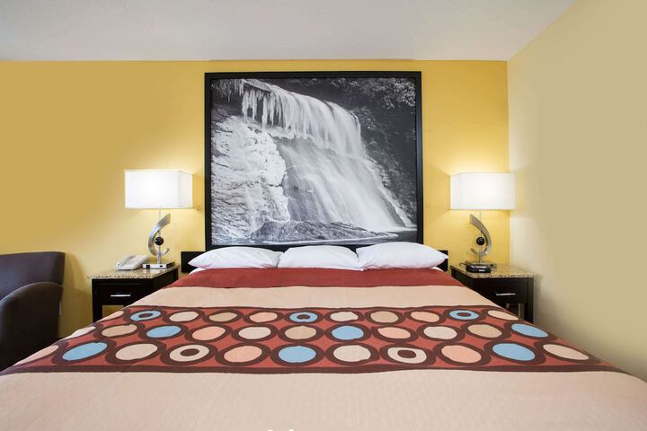 Room 9 of 14