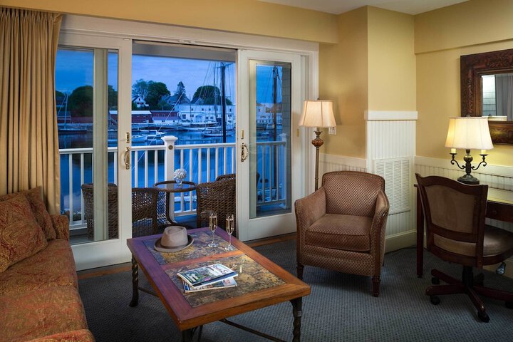 Grand Harbor Inn
