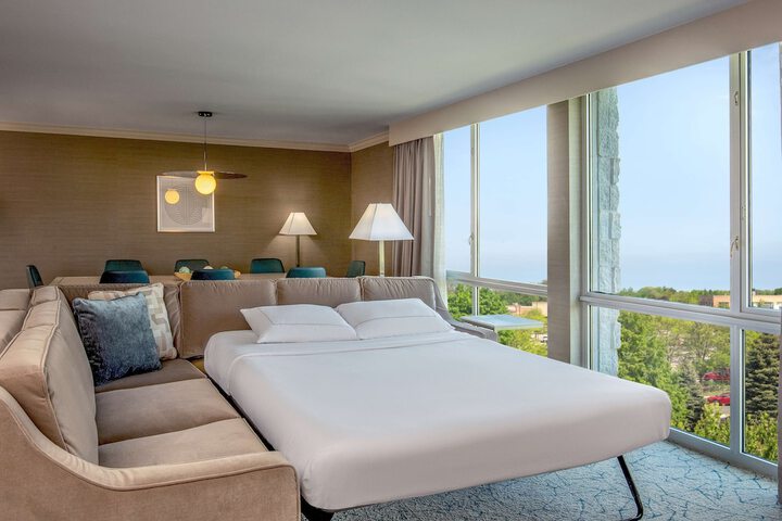 DoubleTree by Hilton Chicago - North Shore Conference Center