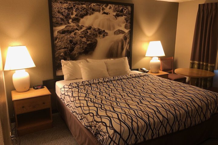 Room 13 of 16