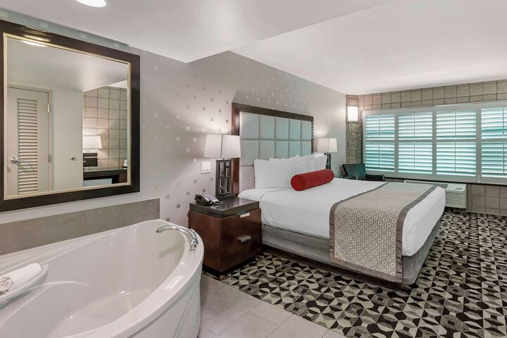 Room 17 of 43