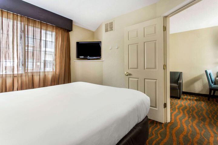 MainStay Suites Greenville Airport