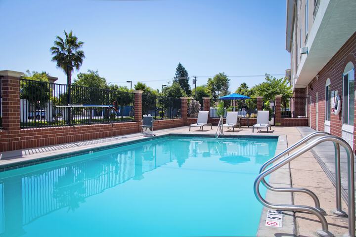 Pool 7 of 60
