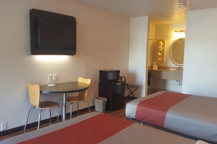 Room 34 of 82