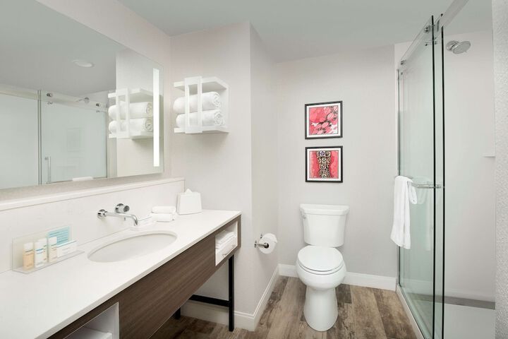 Room 8 of 28