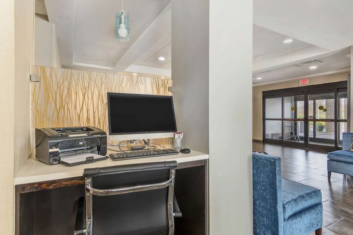 Business Center 44 of 44