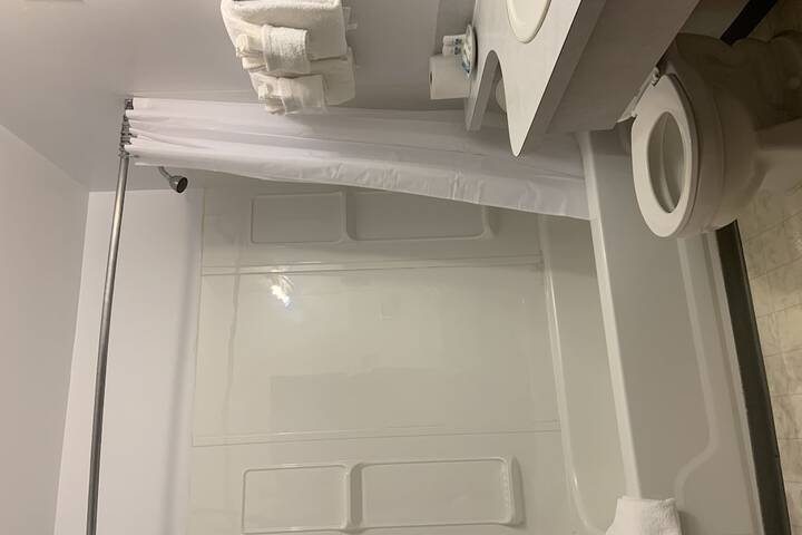 Room 10 of 34